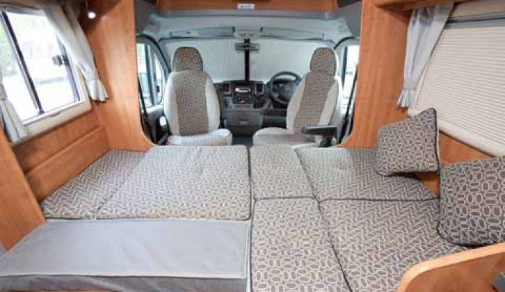 Auto-Trail Excel 600B front bed