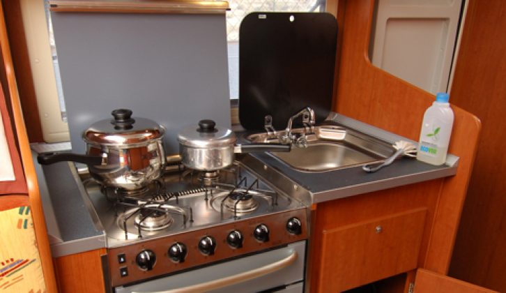 2006 Benimar Anthus 5000U - kitchen