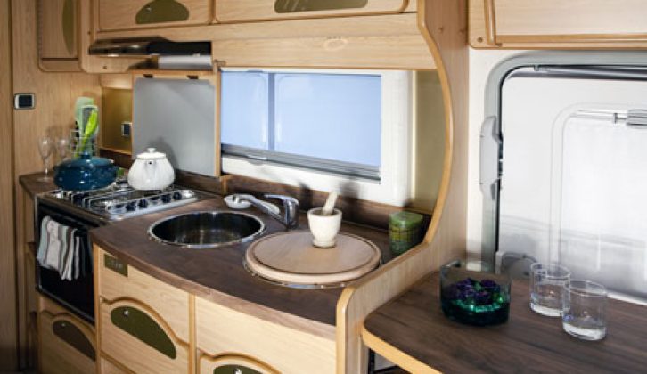 IH Motor Campers J500M kitchen