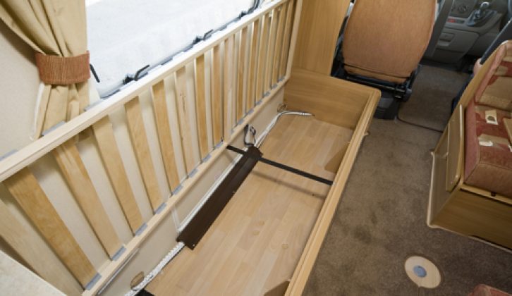 2009 Swift Sundance 590 RS - storage under nearside bunk