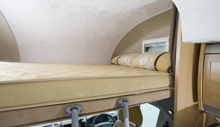 2008 Bessacarr E789 - overcab bed