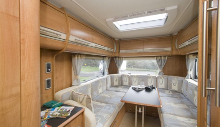 2008 Auto-Trail Frontier Arapaho Hi-LIne - rear lounge (table up)