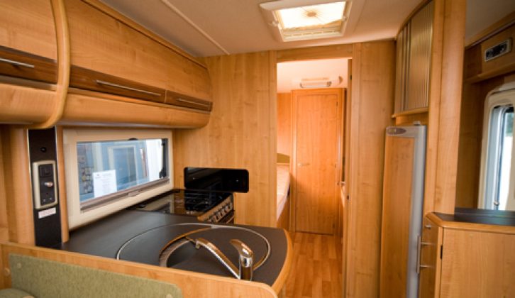 2008 Auto-Trail Cheyenne 740S - interior looing aft from lounge