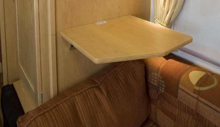 2008 Elddis Autoquest 140 - TV table