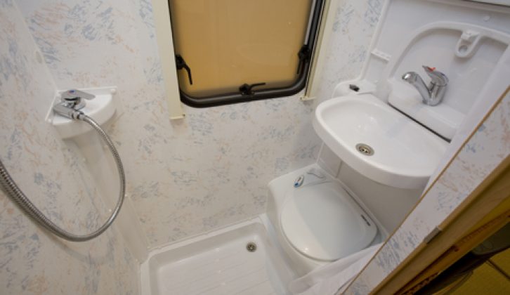 2008 Elddis Autoquest 140 - washroom