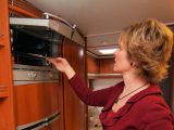 2008 Hobby Toskana Exclusive 750 FLC - microwave