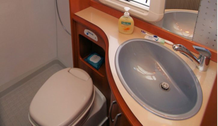 2008 Hobby Toskana Exclusive 750 FLC - washroom