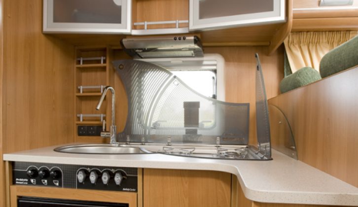 2008 Dethleffs Advantage I 6501 B - kitchen