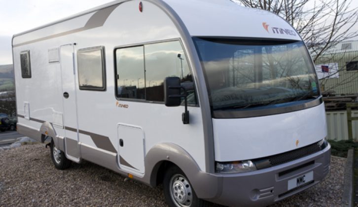 2008 Itineo LB 690 - front three-quarters view