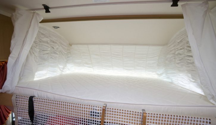 2008 Itineo LB 690 - drop-down bed over cab