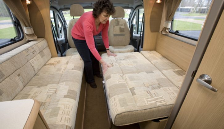 2008 Bessacarr E510 Compact - making up bed (adding cushions)