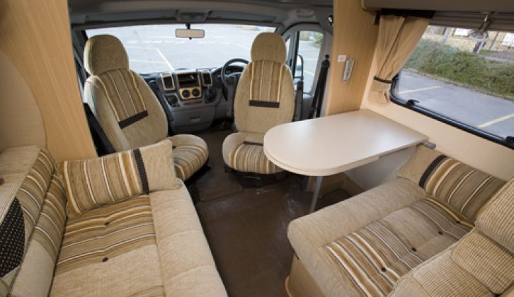 2008 Bessacarr E665 - lounge with table up (no table extension)