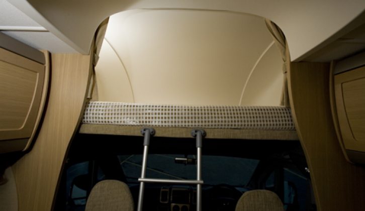 2008 Bessacarr E665 - overcab bed