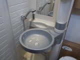 2008 Bürstner Travel Van T570 - washroom swivelling sink