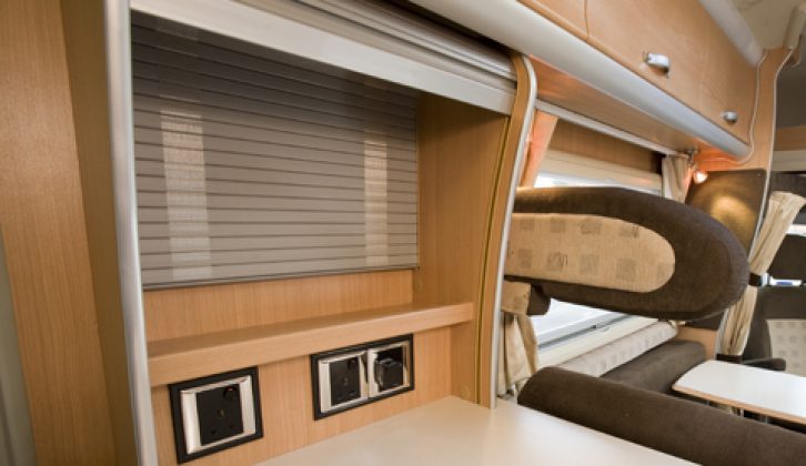 2007 Auto-Sleeper Nuevo ES - sideboard