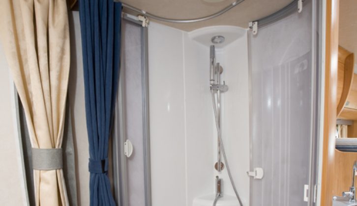 2008 Adria Coral S 690 SP - shower compartment