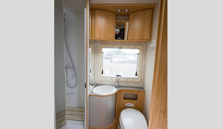 2007 Adria Coral 660SL - washroom