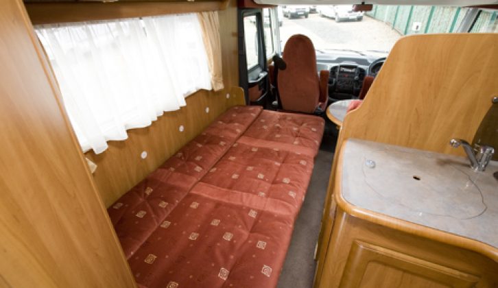 2004 Rapido 924F - lounge bed
