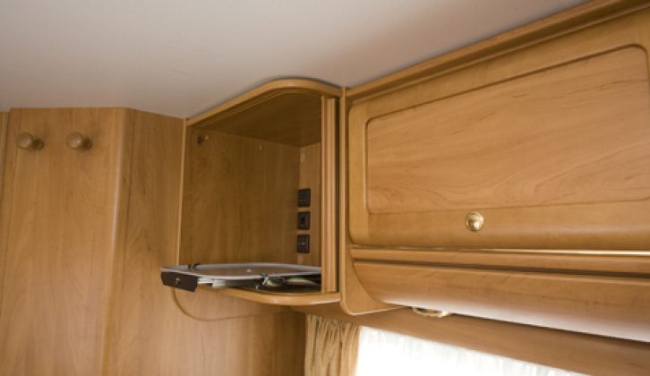 2004 Rapido 924F - TV cabinet