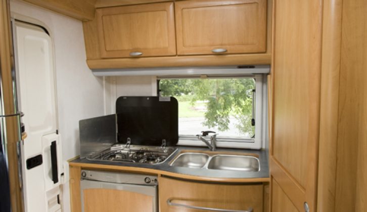 2004 Hymer B544 - kitchen