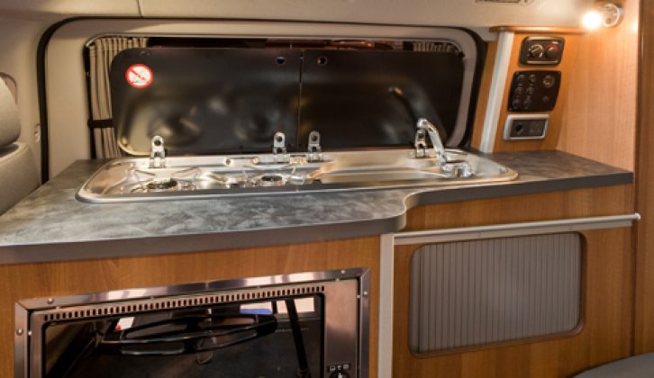 2011 Wellhouse Hyundai i800 Camper - kitchen