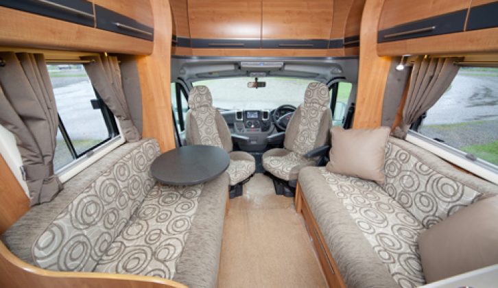 2011 Auto-Trail Frontier Dakota - lounge