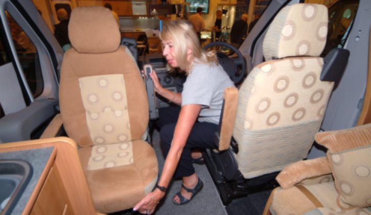 2007 Pioneer Pizzaro - swivelling nearside cab seat