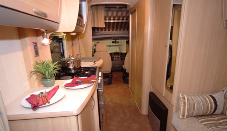 2007 Bessacarr E425 - interior looking forward
