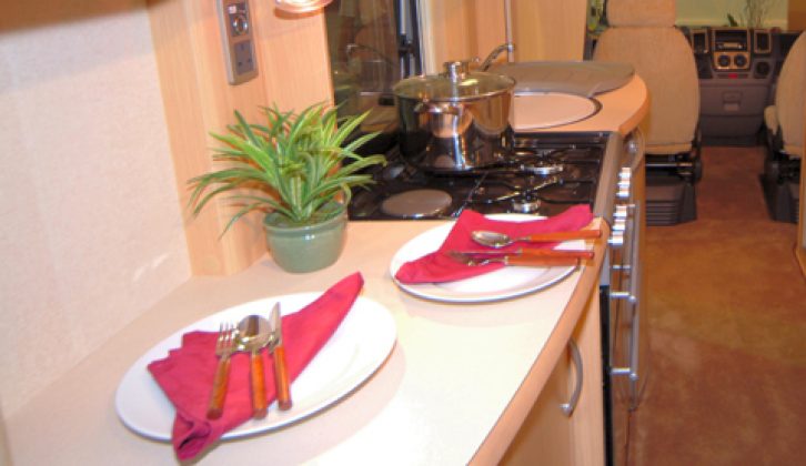 2007 Bessacarr E425 - kitchen