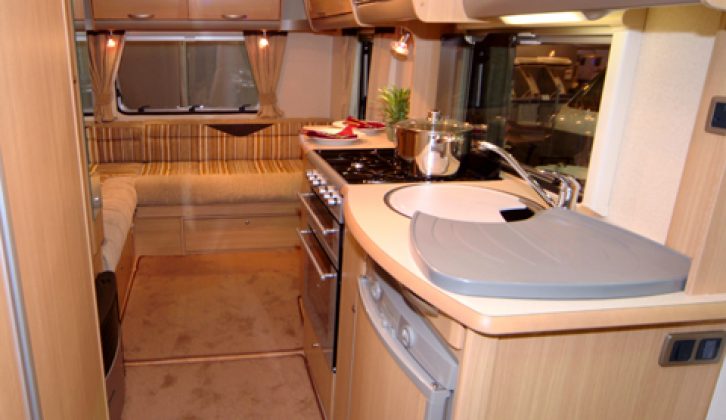2007 Bessacarr E425 - kitchen