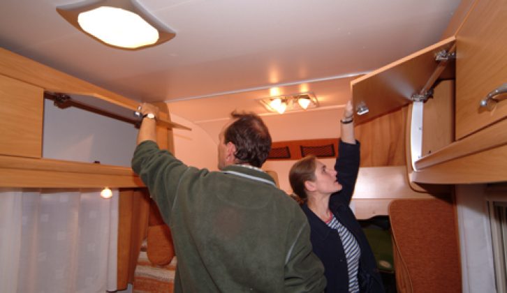 2007 Chausson Flash 09 -  lockers above lounge