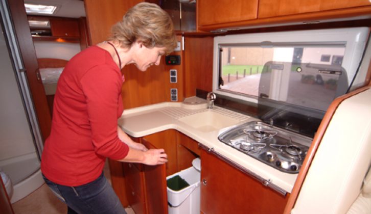 2007 Concorde Charisma II 890M - kitchen
