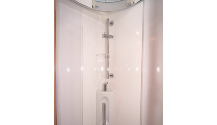 2007 Hymer B544 SL - shower compartment