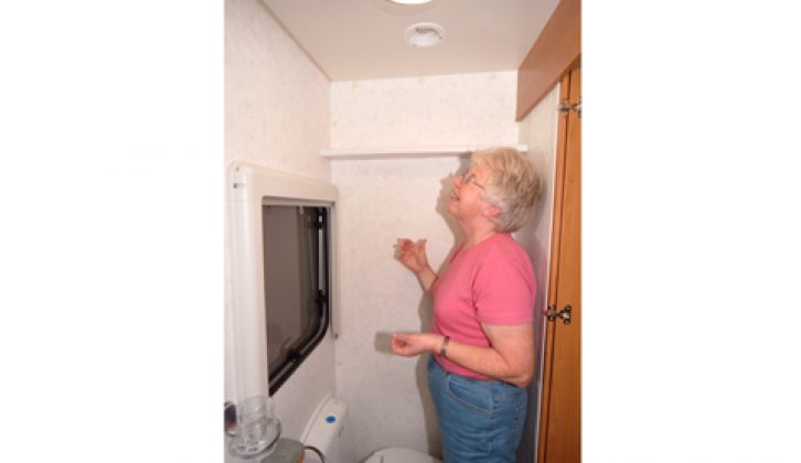 2007 Lunar Goldstar 620 – washroom
