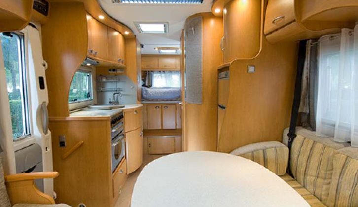 2007 Pilote Explorateur 685 FG - interior looking aft from cab