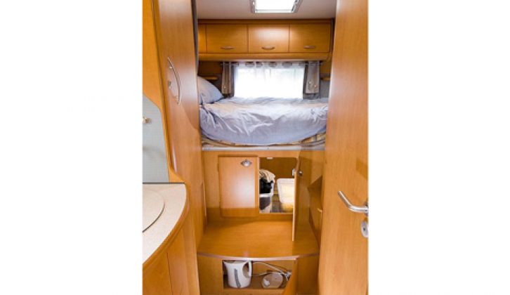 2007 Pilote Explorateur 685 FG - interior looking aft to bed
