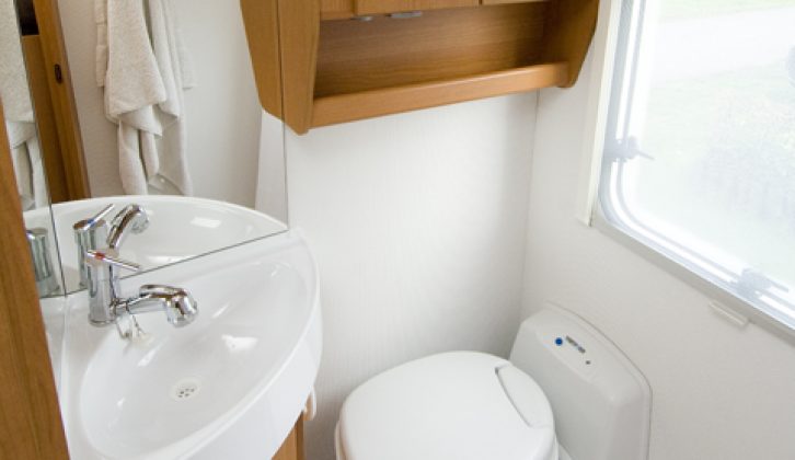 2007 Knaus Sport Traveller 600 DKG - washroom