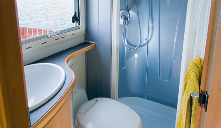 2007 Mobilvetta Kimu 121 - washroom
