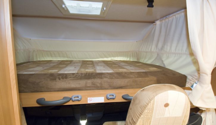2011 Dethleffs Globebus I 3 Lexus - overcab bed