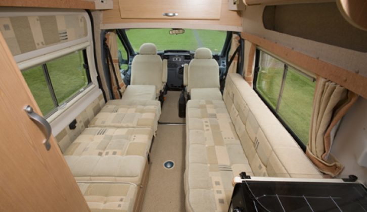 2007 Auto-Sleeper Duetto – single beds made up