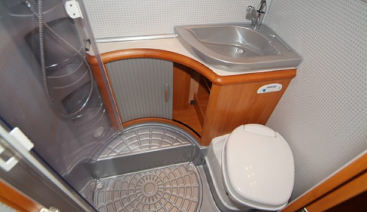 2007 Hobby Van - washroom