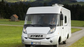2007 Hymer B504 CL - front three-quarters view