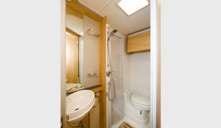 2006 Ace Airstream - washroom