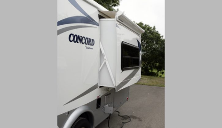 2006 Coachmen Concord 275 DS - exterior view of slide-out section