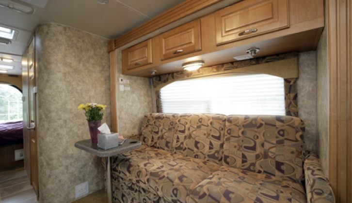 2006 Coachmen Concord 275 DS - slide-out section seating area