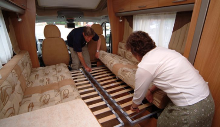 2006 Swift Bolero 630 EK - making up bed (bringing slats together)