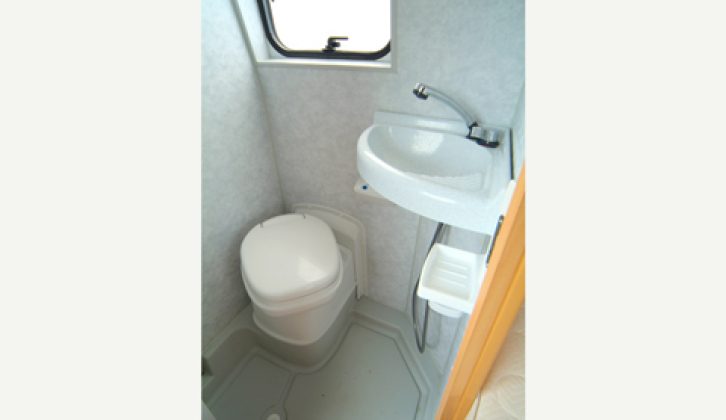 2006 Adria Twin M - washroom