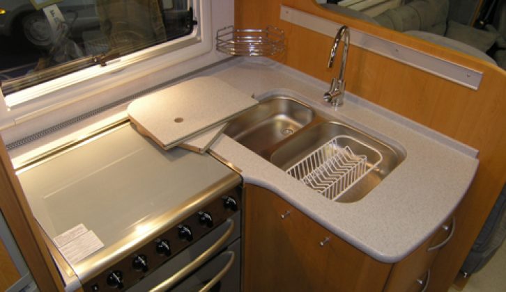 2006 Frankia A820BD - kitchen