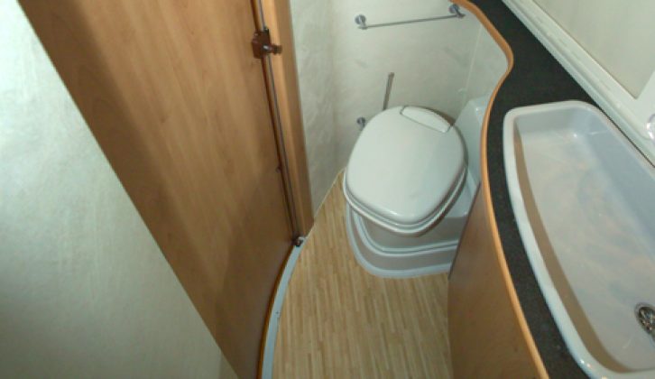 2006 Mobilvetta Kimù 101 - washroom