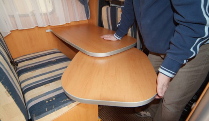 2006 Hymer Van - pivoting table extension